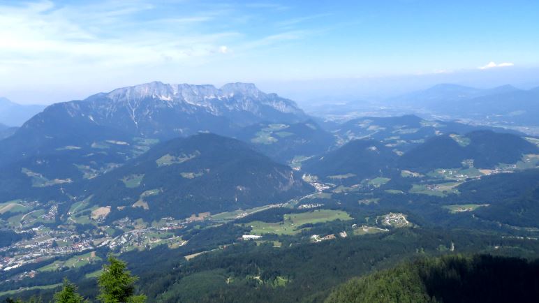 Der Blick vom Kehlstein auf Berchtesgaden und den Untersberg