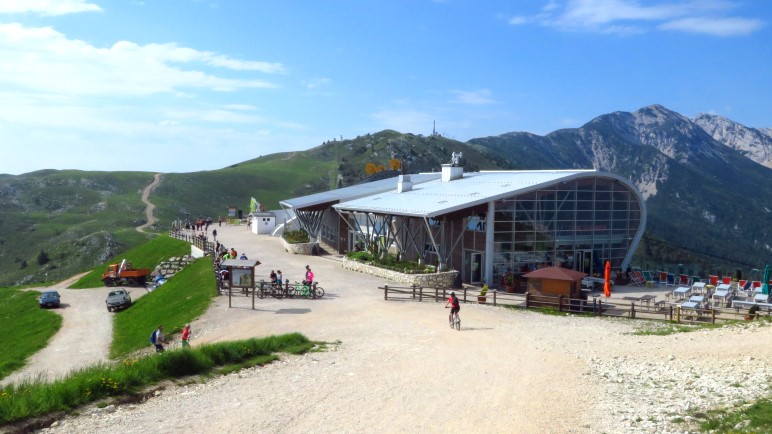 Der Beginn der Wanderung: Die Bergstation der Funivia Monte Baldo. Die Talstation liegt in Malcesine