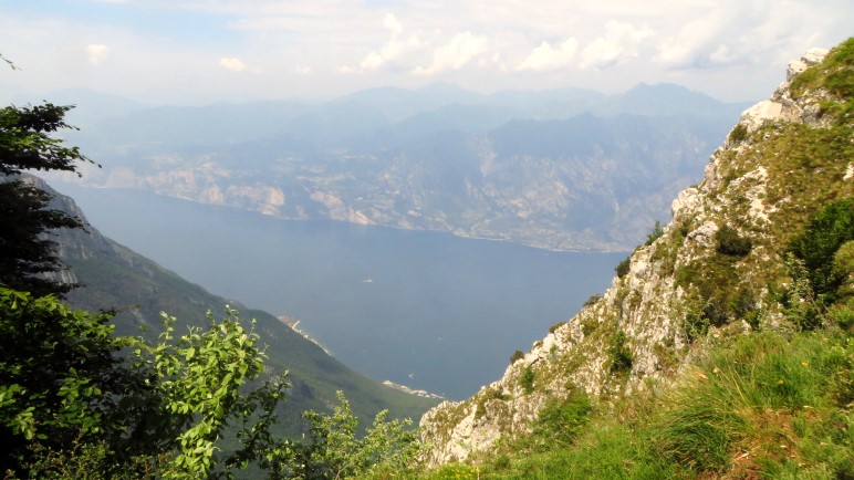 Ein Tiefblick auf den Gardasee