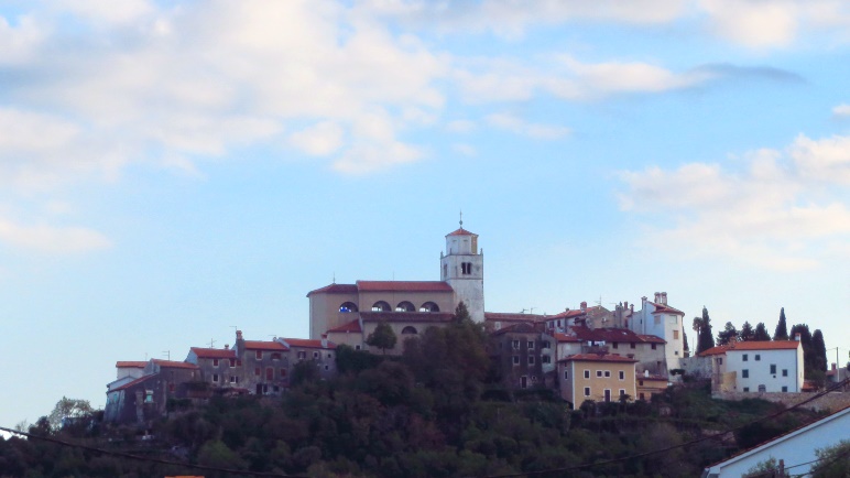 Auf einem Hügel oberhalb des Meeres: Mošćenice