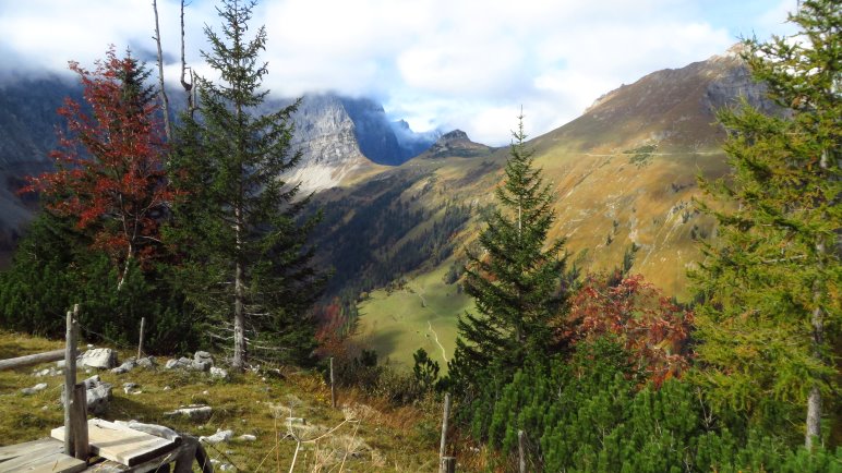 Am höchsten Puntk des Panoramawegs: Der Blick zum Hohljoch