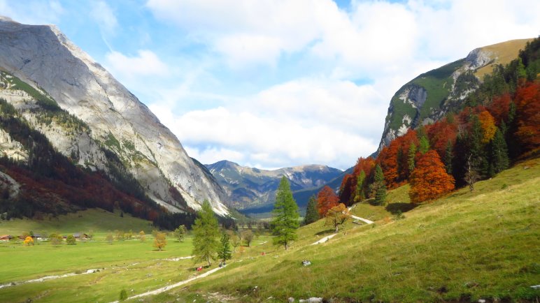 Der Blick von den Engalmen über den Ahornboden in Richtung Kompar