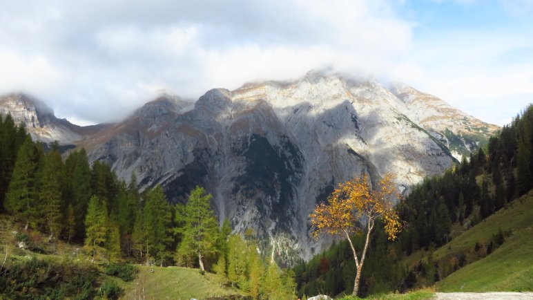 Von der Terrasse des Gamsjoch hat man einen tollen Ausblick auf das Gamsjoch