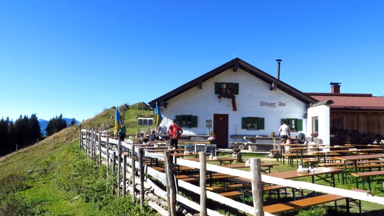 Die Altkaser-Alm, direkt oberhalb des Spitzsteinhauses