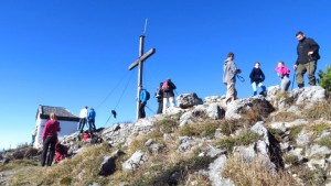 Das Gipfelkreuz auf dem Spitzstein: Steht es 1596 Meter hoch oder doch 1598 Meter?