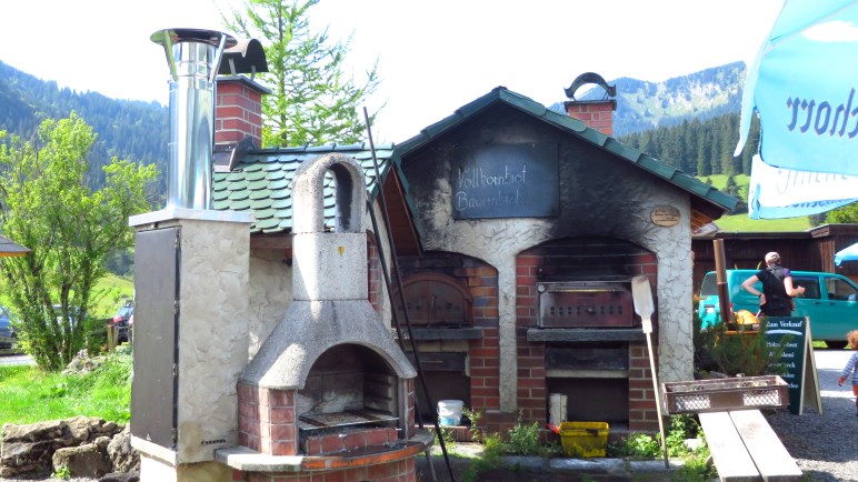 Der Holzofen, in dem die Brote auf der Albert-Link-Hütte gebacken werden