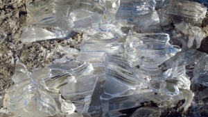 Bizare Eismuster auf dem Grund des trockengefallenen Sylvensteinspeichers