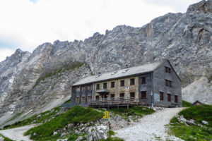 Das erste Tagesziel unserer Karwendeldurchquerung: Die Lamsenjochhütte