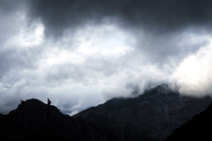 Bedrohliche Wolkenstimmung. Am Abend an der Lamsenjochhütte