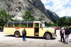 Der Nostalgiebus an der Gramaialm