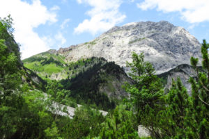 Blick hinauf zum Sonnjoch