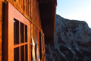 Das Karwendelhaus im Abendlicht