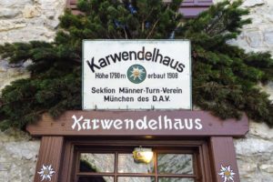 Eingang des Karwendelhauses