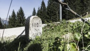 Österreischische Seite des Grenzsteins auf dem Eckersattel. Berchtesgadener Alpen