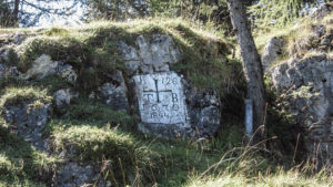 Grenzstein am Kranzhorn. Inntaler Berge