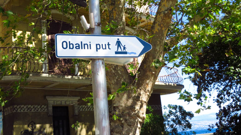 Obalni Put - hier bejginnt die Strandpromenade