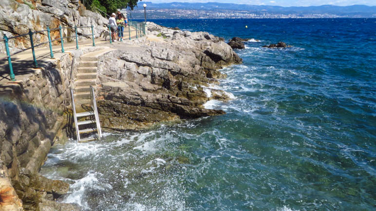 Eine Treppe zum Meer