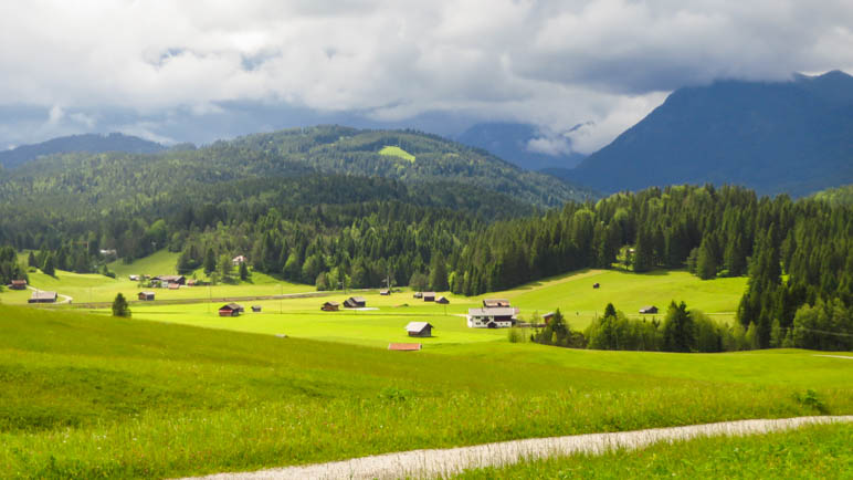 Der Ausblick von der Goas-Alm über die Buckelwiesen-Landschaft