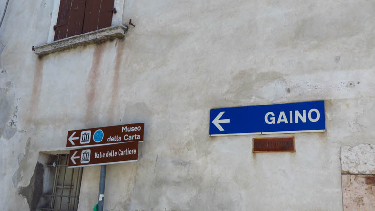 Der Weg zum Valle delle Cartiere, dem Papiermühlental, ist gut ausgeschildert.