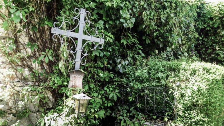 Ein geschmiedetes Kreuz für einen abgestürzten Bergsteiger