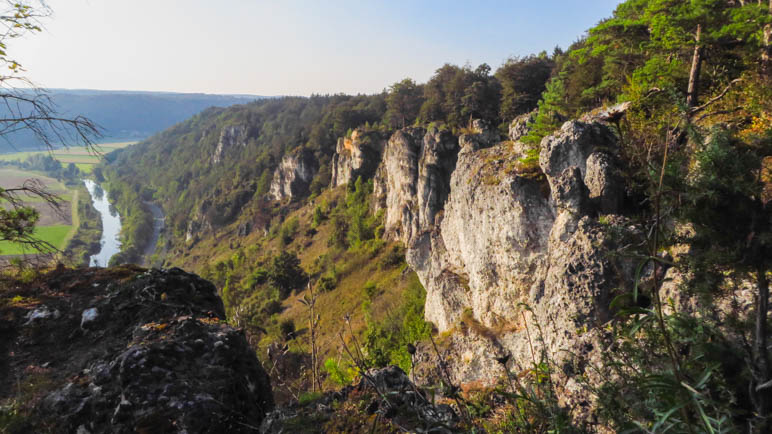 Auf den Felsen über Arnsberg, etwa in der Mitte meiner heutigen Wanderung im Altmühltal