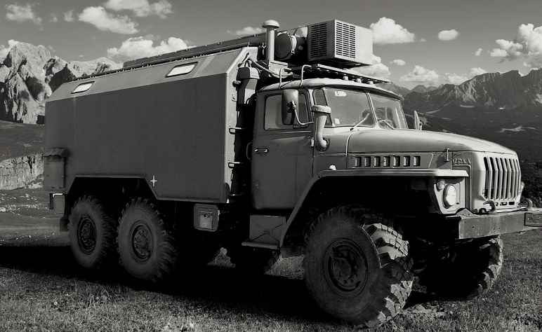 Der russische Ural-LKW, der als Hauptkamera und Dunkelkammer dienen soll - Foto: Kurt Moser