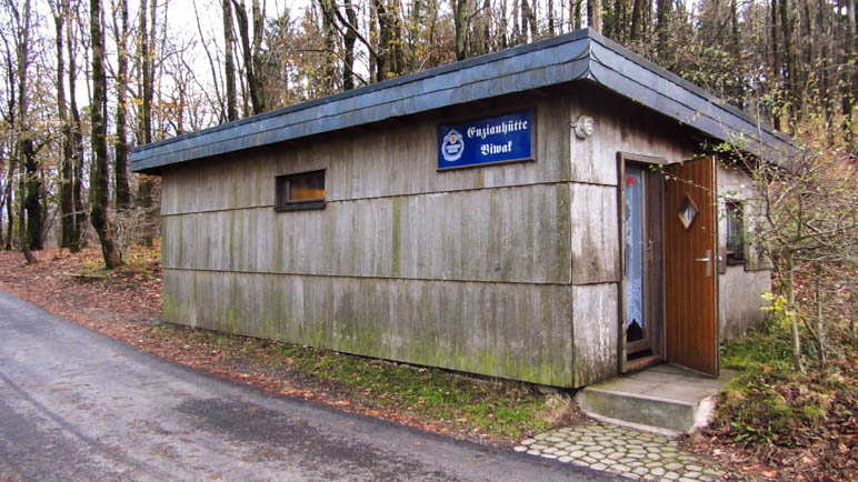 Unser Basislager in der Rhön: Das Biwak der Enzianhütte. Sieht einladend aus, oder?