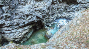 Grün schillerndes Wasser in der Breitachklamm