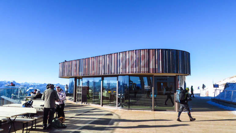 Das neue Nebelhorn-Gipfelhaus mit der großen Aussichtsterrasse