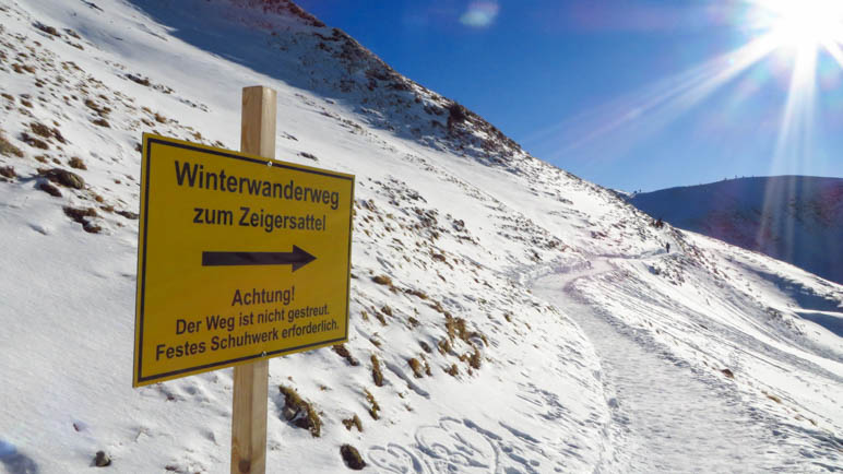 Hier ist der  tiefste Punkt des Winterwanderwegs und wir beginnen den Anstieg zum Zeigersattel