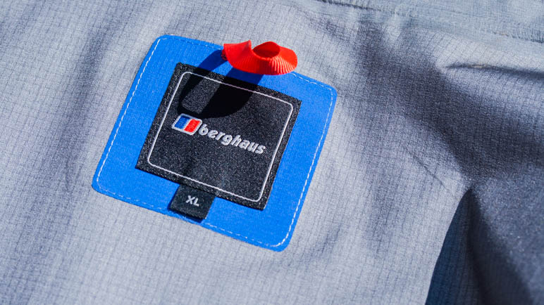 Das Logo den englischen Herstellers Berghaus in der Antelao Jacke