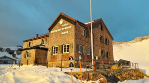 Das Edmund-Probst-Haus in der Abendsonne