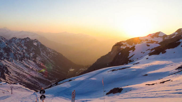 Der Sonnenuntergang über den Oberstdorfer Bergen, vom Edmund-Probst-Haus am Nebelhorn aus gesehen