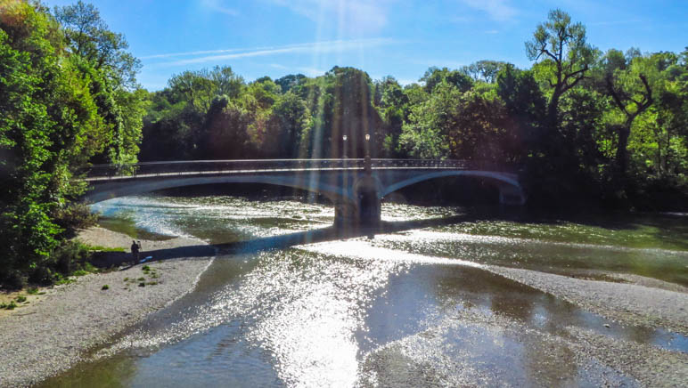 Der Radlsteg, die schön geschwungene Brücke über die Isar