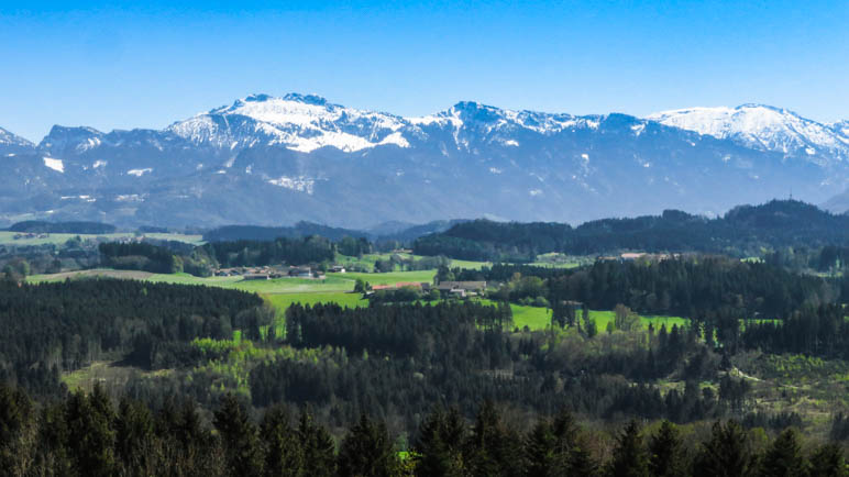 Direkt vor uns: Die Kampenwand, vom Turm aus gesehen