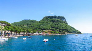 Die Rocca di Garda, der markante Berg am südlichen Ende von Garda