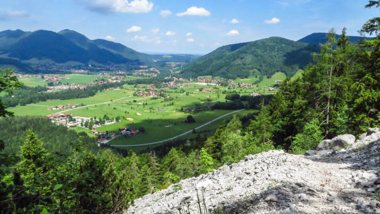 Der Blick auf Ruhpolding und das weite Tal