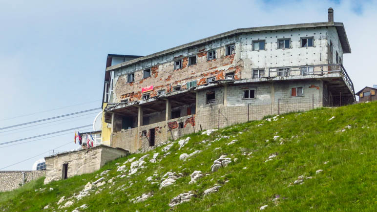 Das ehemalige Hotel nahe der Monte Baldo Bergstation steht zum Verkauf