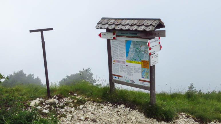 Am Ende des Sentiero del Ventrar kann man nach links zur Seilbahn abkürzen