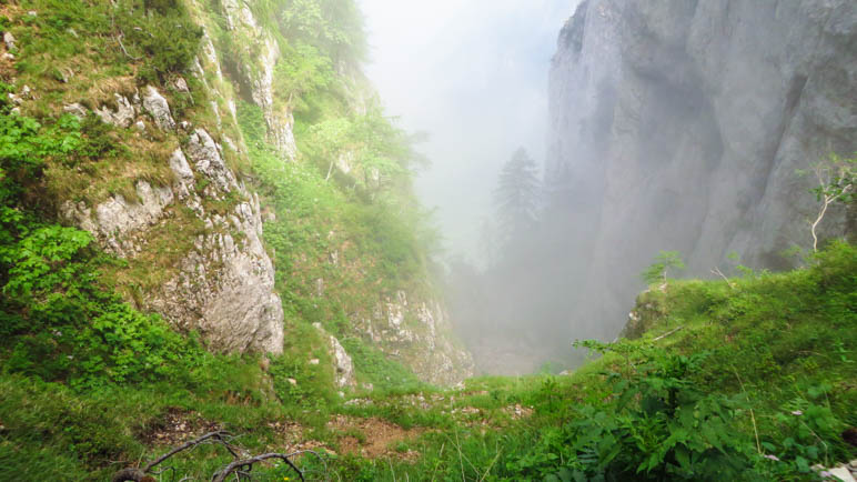 Aus dem Tal ziehen immer neue Wolken hinauf