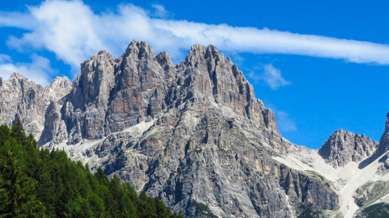 Beeindruckende Bergwelt: Die Dolomiti di Brenta oberhalb von Molveno