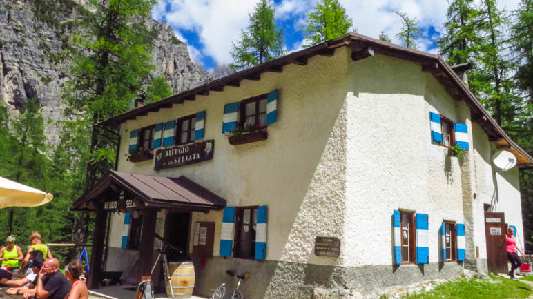 Das Rifugio Selvata inmitten der Berge