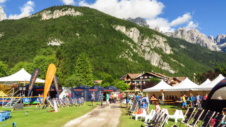 Das Basecamp des SportScheck-Testivals am Molvenosee