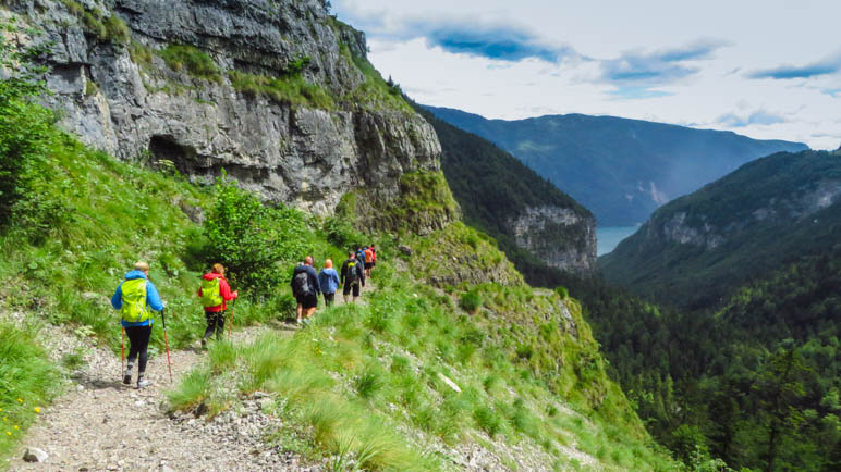 Auf dem Weg aus dem Tal heraus zur Seilbahn