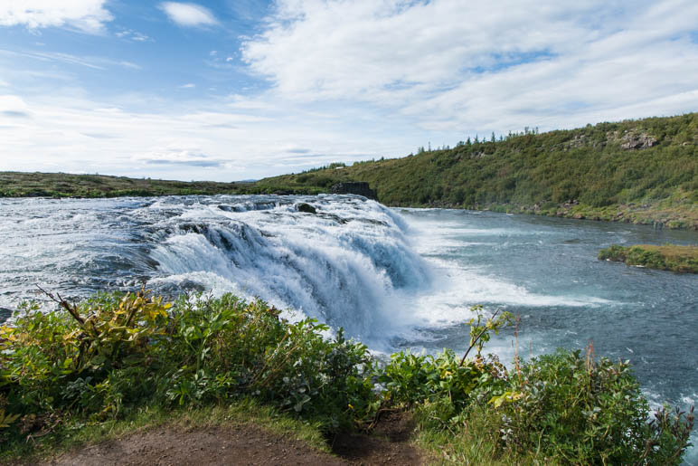 Direkt an der Fallkante des Wasserfalls