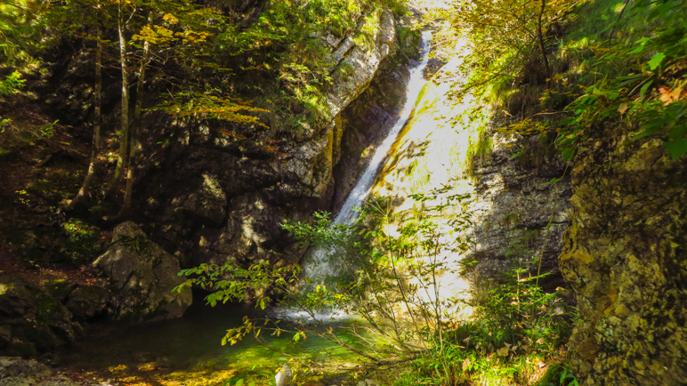 Am Lochner Wasserfall kann man gut eine Foto-Pause einlegen