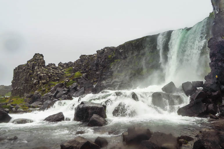 Der Öxarárfoss, der Axt-Wasserfall, im Þingvellir Nationalpark