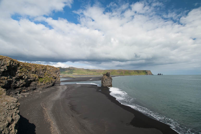 Der schwarze Strand von Reynisfjara, ebenso schön wie gefährlich