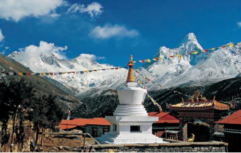 Das Kloster Tengboche und der Mount Everest - Foto: Dieter Höss