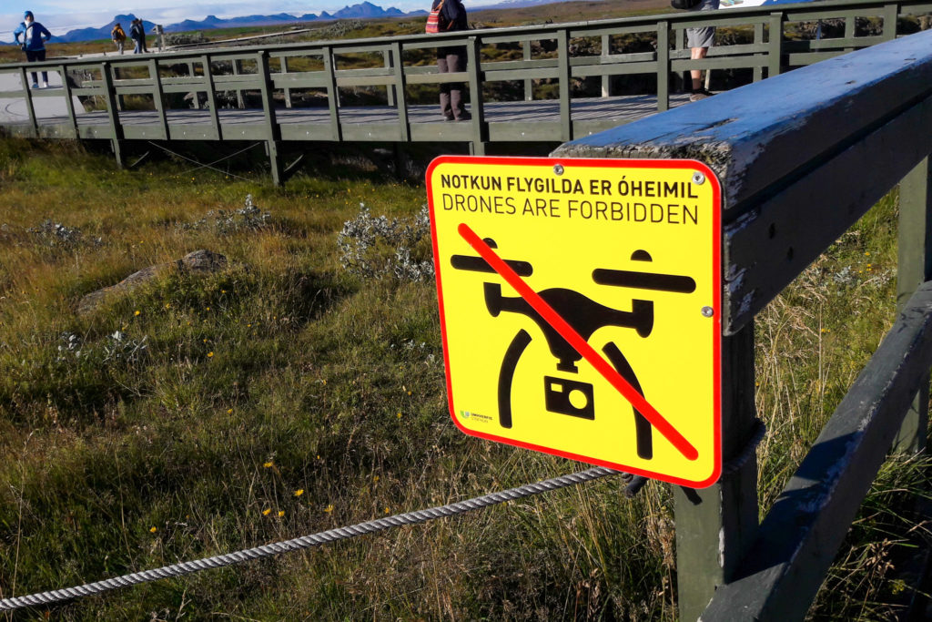 Solche Drones forbidden Schilder haben wir an vielen Touristenattraktionen gesehen